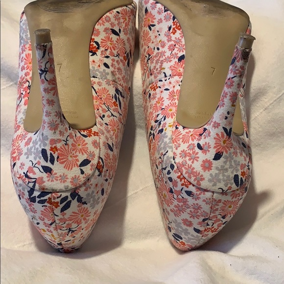 Floral heels - Picture 3 of 4